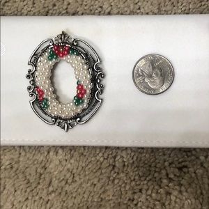 $5 with bundle Vintage Christmas wreath brooch